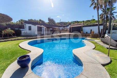 Villa de prestige en première ligne de plage à Chullera, Manilva