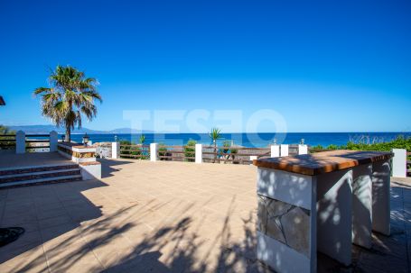 Villa de prestige en première ligne de plage à Chullera, Manilva