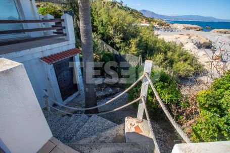 Villa de prestige en première ligne de plage à Chullera, Manilva