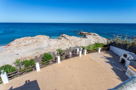 Villa de prestige en première ligne de plage à Chullera, Manilva