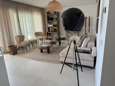Exclusivo Apartamento en Planta Baja en Emerald Greens, San Roque