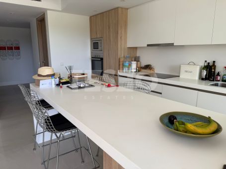 Exclusivo Apartamento en Planta Baja en Emerald Greens, San Roque