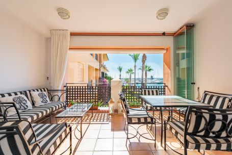 Apartamento de lujo con vistas panorámicas en Ribera del Gurami, Sotogrande Marina