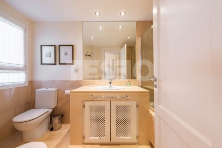 Apartamento de lujo con vistas panorámicas en Ribera del Gurami, Sotogrande Marina