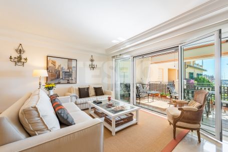 Apartamento de lujo con vistas panorámicas en Ribera del Gurami, Sotogrande Marina