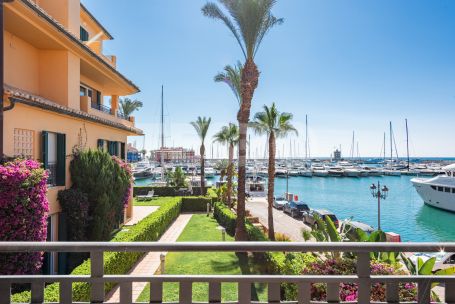 Apartamento de lujo con vistas panorámicas en Ribera del Gurami, Sotogrande Marina
