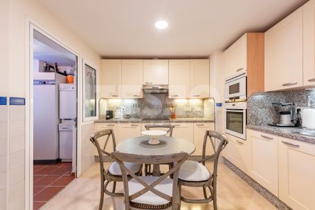 Apartamento de lujo con vistas panorámicas en Ribera del Gurami, Sotogrande Marina