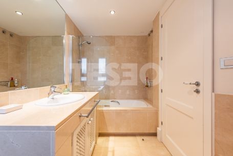 Apartamento de lujo con vistas panorámicas en Ribera del Gurami, Sotogrande Marina