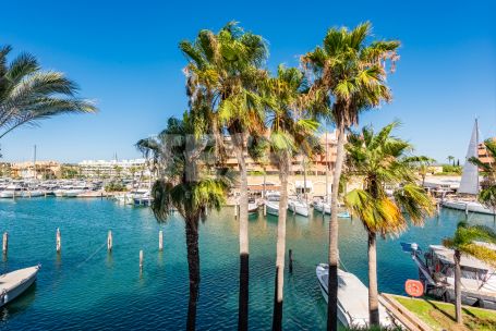 Apartamento de lujo con vistas panorámicas en Ribera del Gurami, Sotogrande Marina