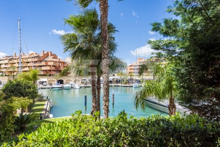 Apartamento de lujo con vistas panorámicas en Ribera del Gurami, Sotogrande Marina