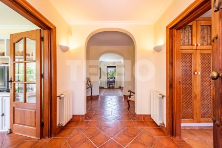 Exclusive villa in Zona F, Sotogrande Alto with private pool and spacious views