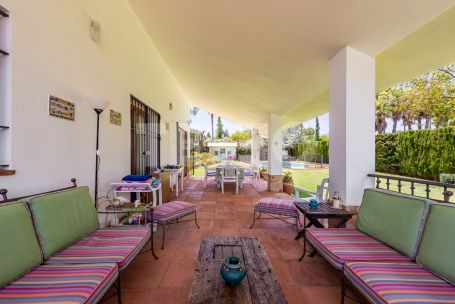 Exclusive villa in Zona F, Sotogrande Alto with private pool and spacious views