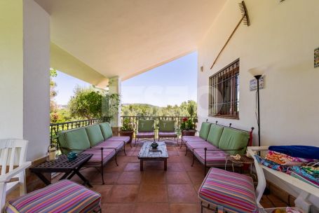 Exclusive villa in Zona F, Sotogrande Alto with private pool and spacious views