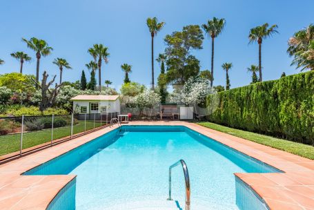 Exclusive villa in Zona F, Sotogrande Alto with private pool and spacious views