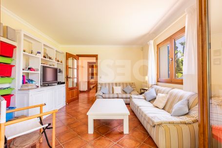 Exclusive villa in Zona F, Sotogrande Alto with private pool and spacious views