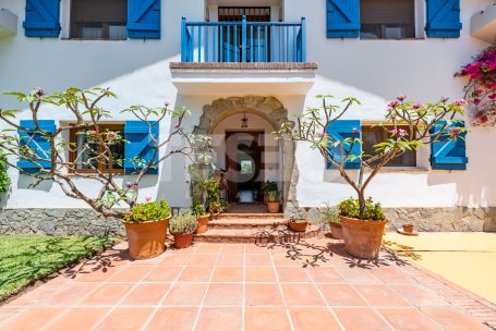 Exclusive villa in Zona F, Sotogrande Alto with private pool and spacious views