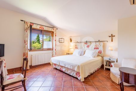 Exclusive villa in Zona F, Sotogrande Alto with private pool and spacious views