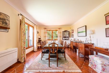 Exclusive villa in Zona F, Sotogrande Alto with private pool and spacious views
