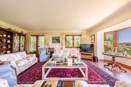 Exclusive villa in Zona F, Sotogrande Alto with private pool and spacious views