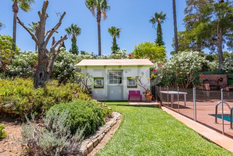 Exclusive villa in Zona F, Sotogrande Alto with private pool and spacious views