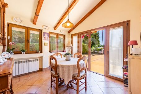 Exclusive villa in Zona F, Sotogrande Alto with private pool and spacious views
