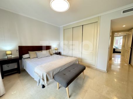Gran apartamento en la exclusiva urbanización Isla Carey, en la Marina de Sotogrande.