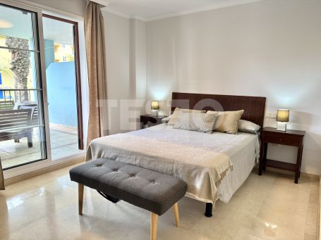 Gran apartamento en la exclusiva urbanización Isla Carey, en la Marina de Sotogrande.
