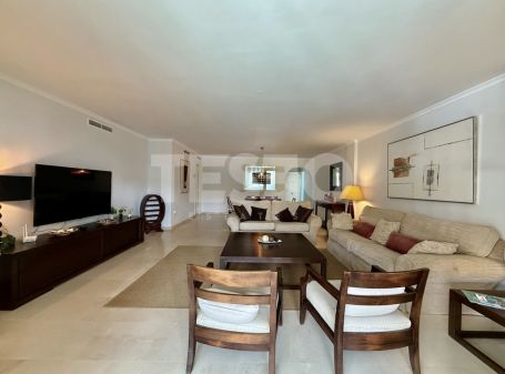 Gran apartamento en la exclusiva urbanización Isla Carey, en la Marina de Sotogrande.