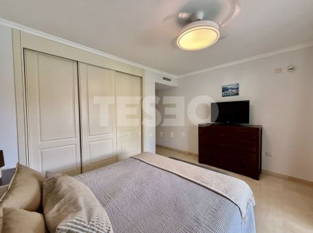 Gran apartamento en la exclusiva urbanización Isla Carey, en la Marina de Sotogrande.