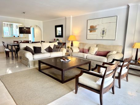 Gran apartamento en la exclusiva urbanización Isla Carey, en la Marina de Sotogrande.