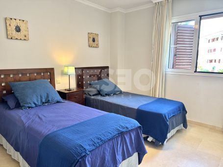 Gran apartamento en la exclusiva urbanización Isla Carey, en la Marina de Sotogrande.