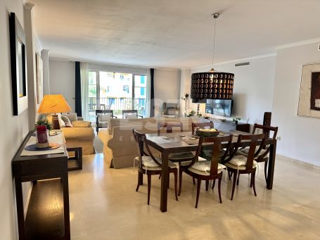Gran apartamento en la exclusiva urbanización Isla Carey, en la Marina de Sotogrande.
