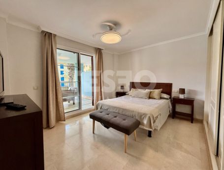 Gran apartamento en la exclusiva urbanización Isla Carey, en la Marina de Sotogrande.