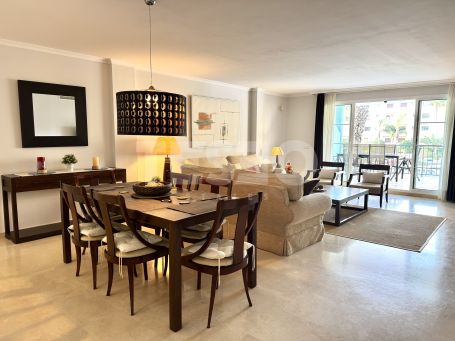 Gran apartamento en la exclusiva urbanización Isla Carey, en la Marina de Sotogrande.