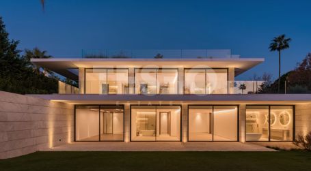 Villa Indigo: Avantgarde, Privatsphäre und Komfort in Kings and Queen, Sotogrande Costa