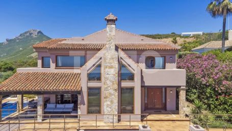 Exclusiva Villa con vistas panorámicas al mar en Alcaidesa.
