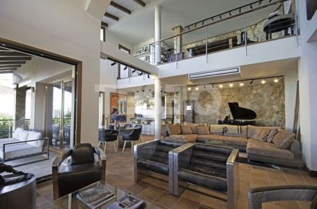 Exclusiva Villa con vistas panorámicas al mar en Alcaidesa.