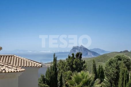 Exclusiva Villa con vistas panorámicas al mar en Alcaidesa.