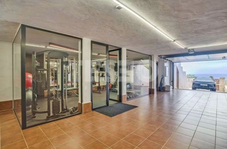 Exclusiva Villa con vistas panorámicas al mar en Alcaidesa.