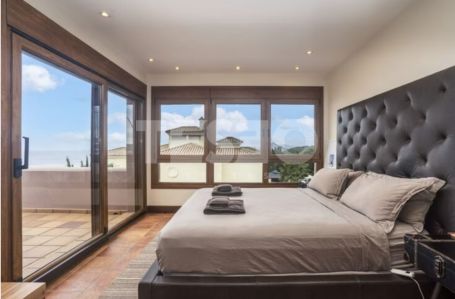 Exclusiva Villa con vistas panorámicas al mar en Alcaidesa.