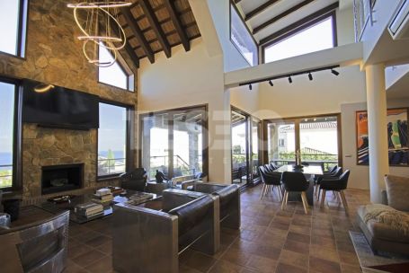 Exclusiva Villa con vistas panorámicas al mar en Alcaidesa.