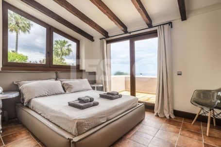 Exclusiva Villa con vistas panorámicas al mar en Alcaidesa.