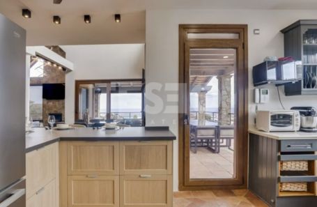 Exclusiva Villa con vistas panorámicas al mar en Alcaidesa.