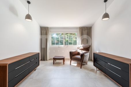 Elegant Three-Bedroom Villa , Sotogrande Alto