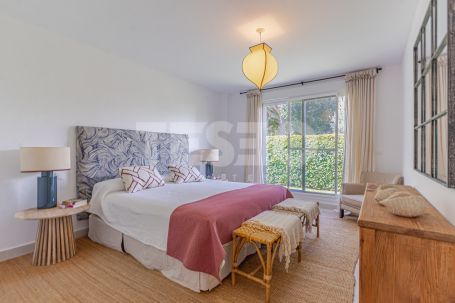 Gran bajo con jardín privado en Senda Chica, La Reserva de Sotogrande