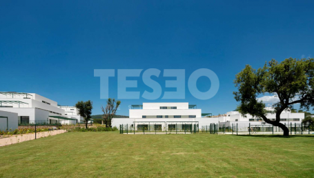 Gran bajo con jardín privado en Senda Chica, La Reserva de Sotogrande