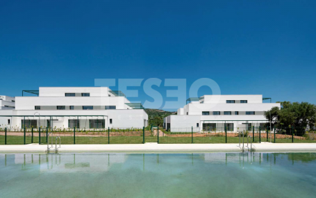 Gran bajo con jardín privado en Senda Chica, La Reserva de Sotogrande