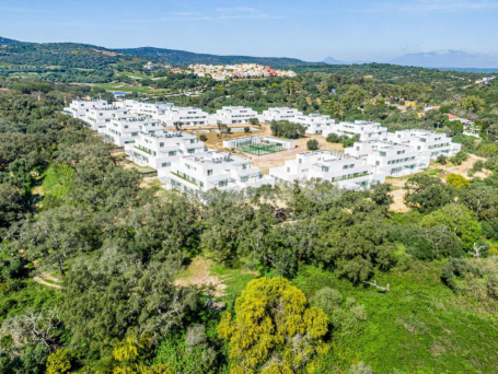 Gran bajo con jardín privado en Senda Chica, La Reserva de Sotogrande