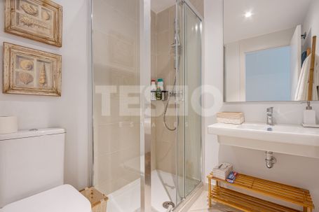 Gran bajo con jardín privado en Senda Chica, La Reserva de Sotogrande