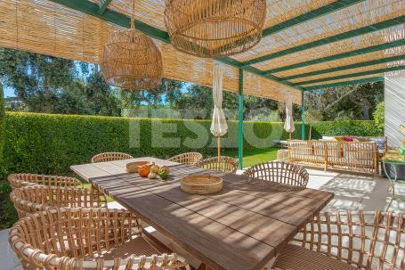 Gran bajo con jardín privado en Senda Chica, La Reserva de Sotogrande